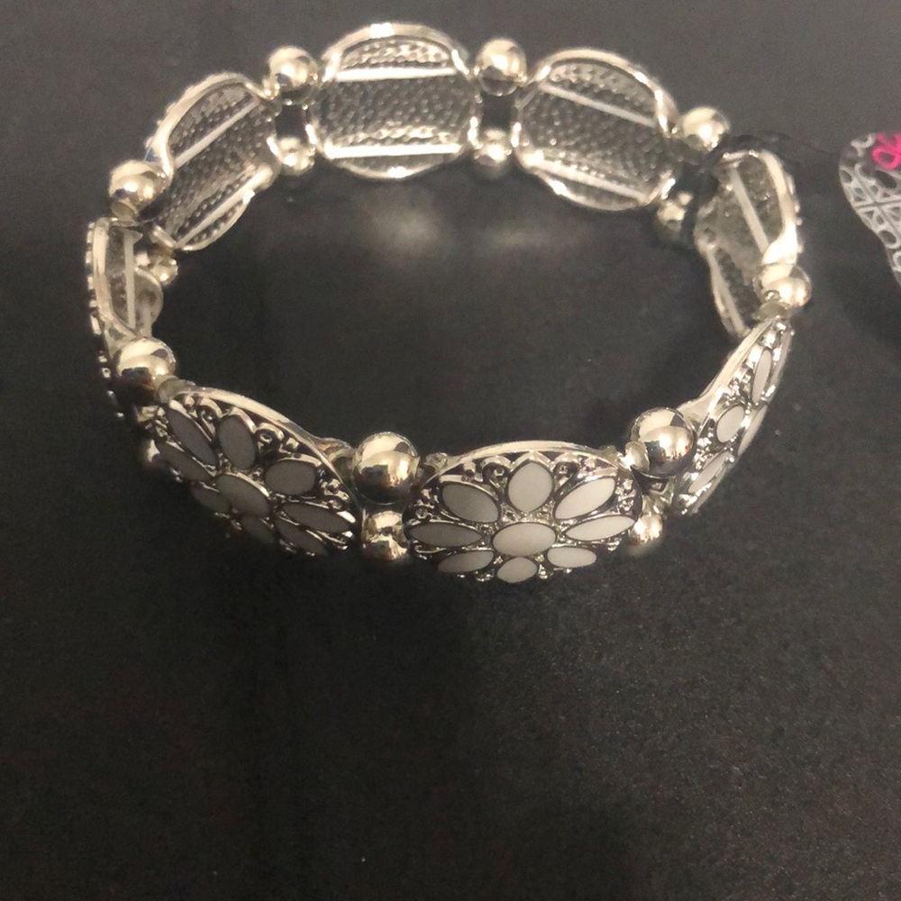 Bracelets - Picture 5 of 7